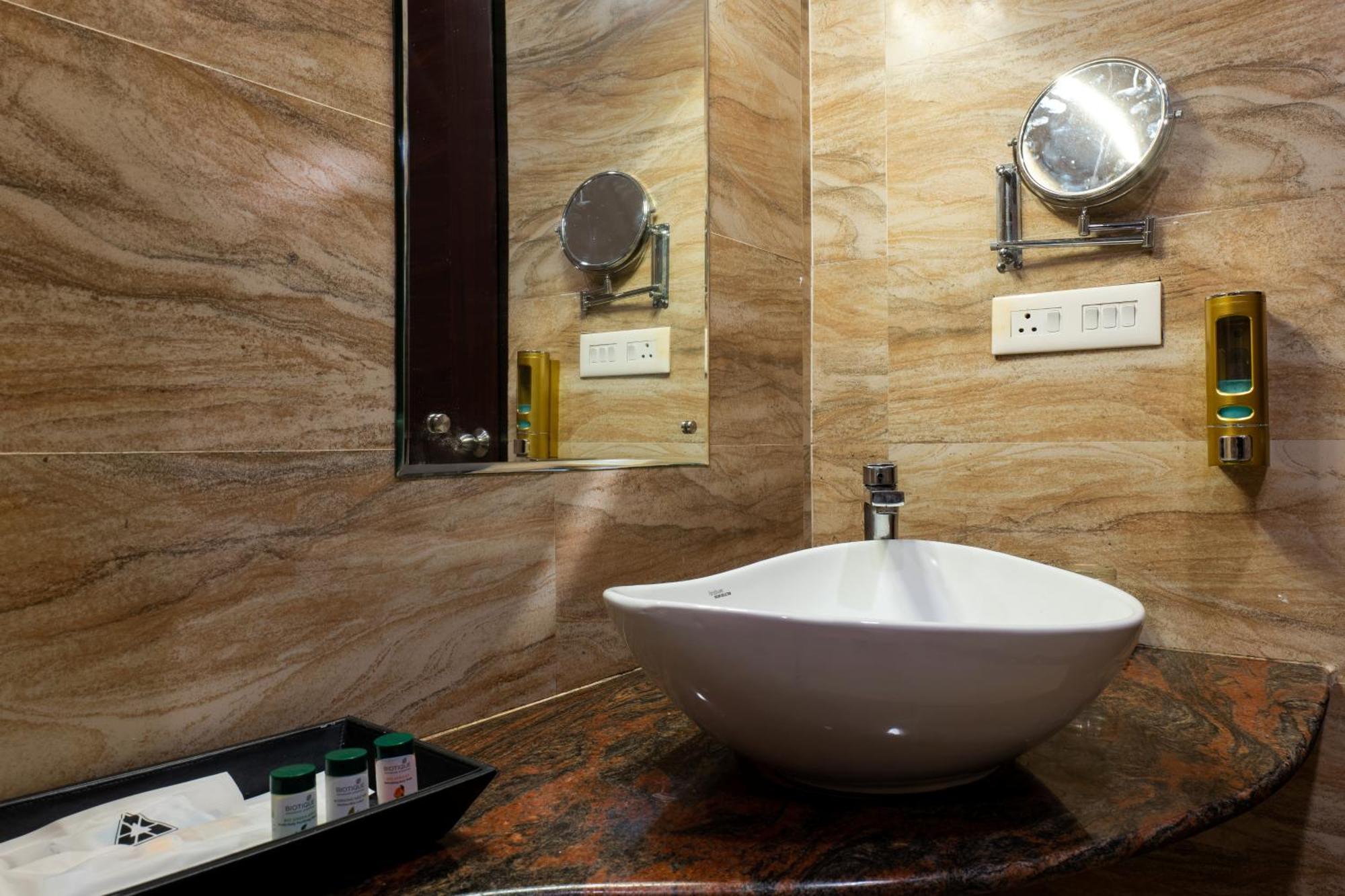 Hotel Prism - A Boutique Hotel Jorhāt Zewnętrze zdjęcie